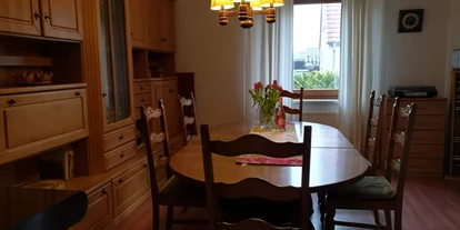 Monteurwohnung - Hund erlaubt - Flusslandschaft Elbe - Esszimmer - Ferienhaus Adendorf