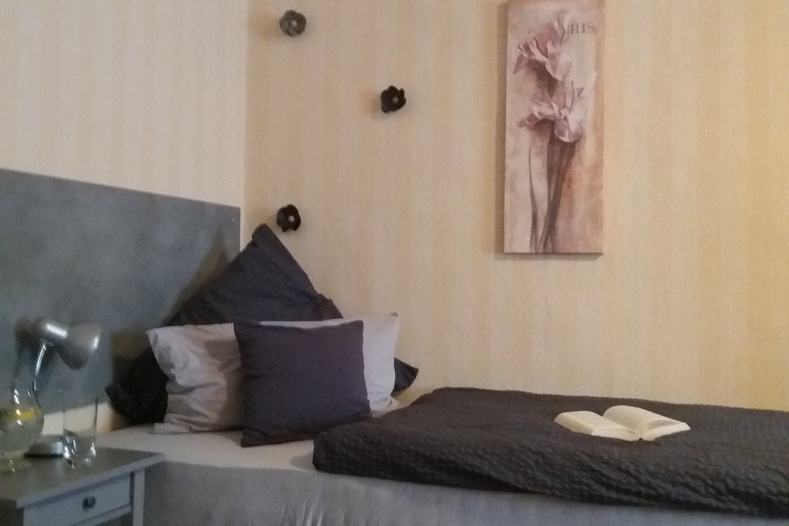 Monteurzimmer: Doppelzimmer mit 2 Einzelbetten zum Doppelbett zusammenstellen möglich - Gästehaus Eggers 