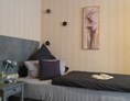 Monteurzimmer: Doppelzimmer mit 2 Einzelbetten zum Doppelbett zusammenstellen möglich - Gästehaus Eggers 