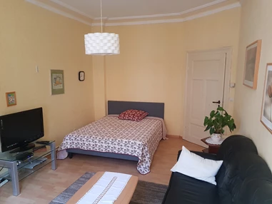 Monteurzimmer: Boxspring-Bett 160x200 im Zimmer 1 - Gästezimmer-Salzwedel