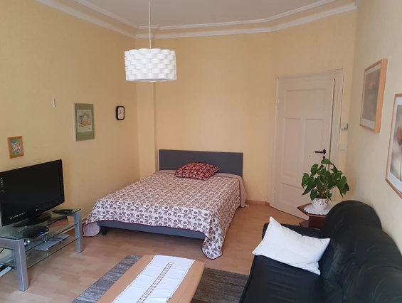 Monteurzimmer: Boxspring-Bett 160x200 im Zimmer 1 - Gästezimmer-Salzwedel