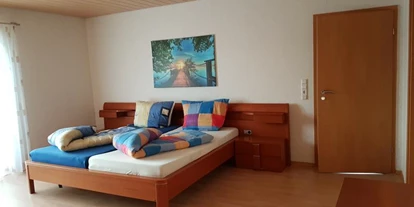 Monteurwohnung - Balkon - Deutschland - Rotes Zimmer OG - Zimmervermietung Schmidt/Müller Heusweiler