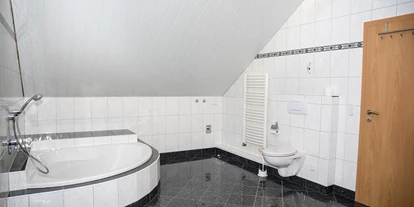 Monteurwohnung - Balkon - Deutschland - Großes Bad OG - Zimmervermietung Schmidt/Müller Heusweiler