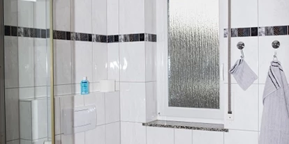 Monteurwohnung - Balkon - Deutschland - Kleines Bad EG - Zimmervermietung Schmidt/Müller Heusweiler