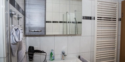 Monteurwohnung - Balkon - Deutschland - Kleines Bad EG - Zimmervermietung Schmidt/Müller Heusweiler