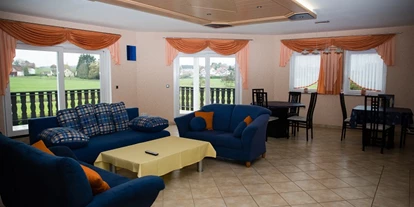 Monteurwohnung - Balkon - Deutschland - Wohn-Esszimmer EG - Zimmervermietung Schmidt/Müller Heusweiler