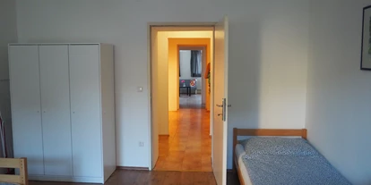 Monteurwohnung - Parkplatz: eigener Parkplatz vorhanden - Österreich - Schlafzimmer - Gemütliche Wohnung mit Parkplatz