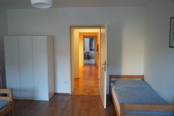 Monteurzimmer: Schlafzimmer - Gemütliche Wohnung mit Parkplatz