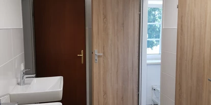 Monteurwohnung - Parkplatz: eigener Parkplatz vorhanden - Österreich - Duschraum - Monteurzimmer in Ruhelage mit Parkplatz