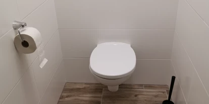Monteurwohnung - Parkplatz: eigener Parkplatz vorhanden - Österreich - externe Toilette - Monteurzimmer in Ruhelage mit Parkplatz