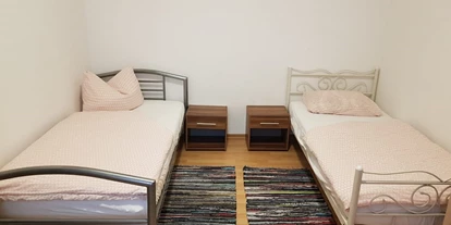 Monteurwohnung - PLZ 04109 (Deutschland) - Schlafzimmer der Arbeiterwohnung mit Einzelbetten - Turgut Calim