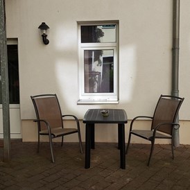 Monteurzimmer: Terrasse mit Aschenbecher für Raucher - Turgut Calim