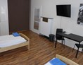 Monteurzimmer: Einzelbetten - 150 Betten - Häuser, Wohnungen, Karlsruhe, Wörth...