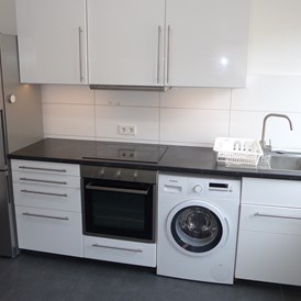 Monteurzimmer: Küche mit Waschmaschine - 150 Betten - Häuser, Wohnungen, Karlsruhe, Wörth...