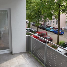 Monteurzimmer: Blick vom überdachten Balkon 1 - 150 Betten - Häuser, Wohnungen, Karlsruhe, Wörth...