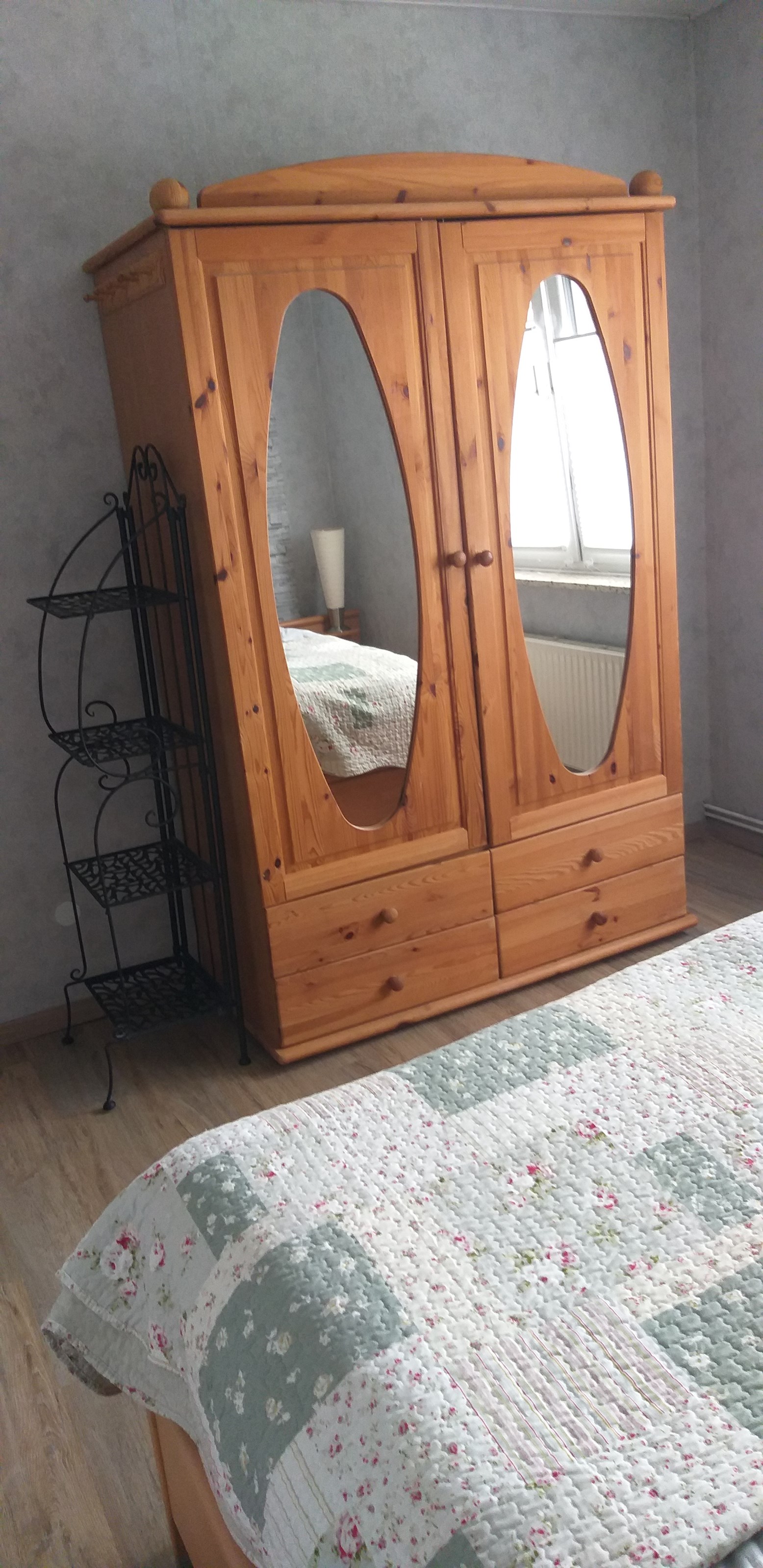 Monteurzimmer: Kleiderschrank - Ferienwohnung