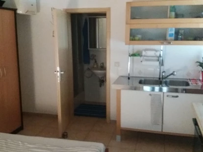 Monteurwohnung - PLZ 69469 (Deutschland) - Premiumzimmer, mit eigener Dusche und volleingerichteter Küche - Hostel Berger