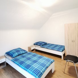 Monteurzimmer: Zimmer 3 mit Einzelbetten in der Monteurwohnung Düsseldorf. - DISCOUNT-APARTMENTS---Düsseldorf---Köln-Leverkusen-Wuppertal-Bergheim-Neuss