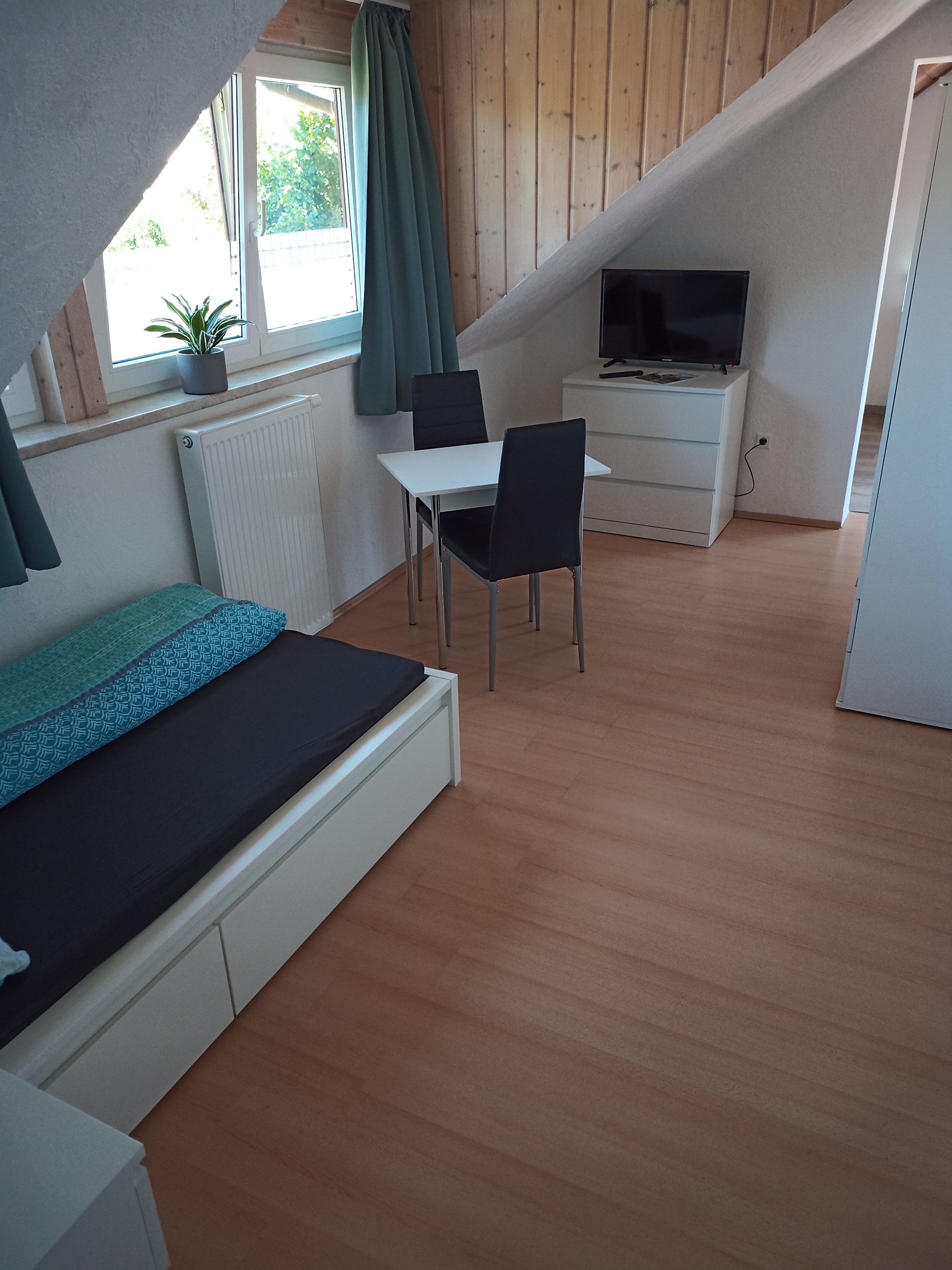 Monteurwohnung - Parkplatz: kostenlose Parkplätze in der Straße - Baden-Württemberg - FeWo Sonnenbühl