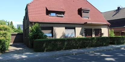 Monteurwohnung - Kaffeemaschine - Schleswig-Holstein - So sieht das Haus von außen aus!  - Pinneberger Unterkunft