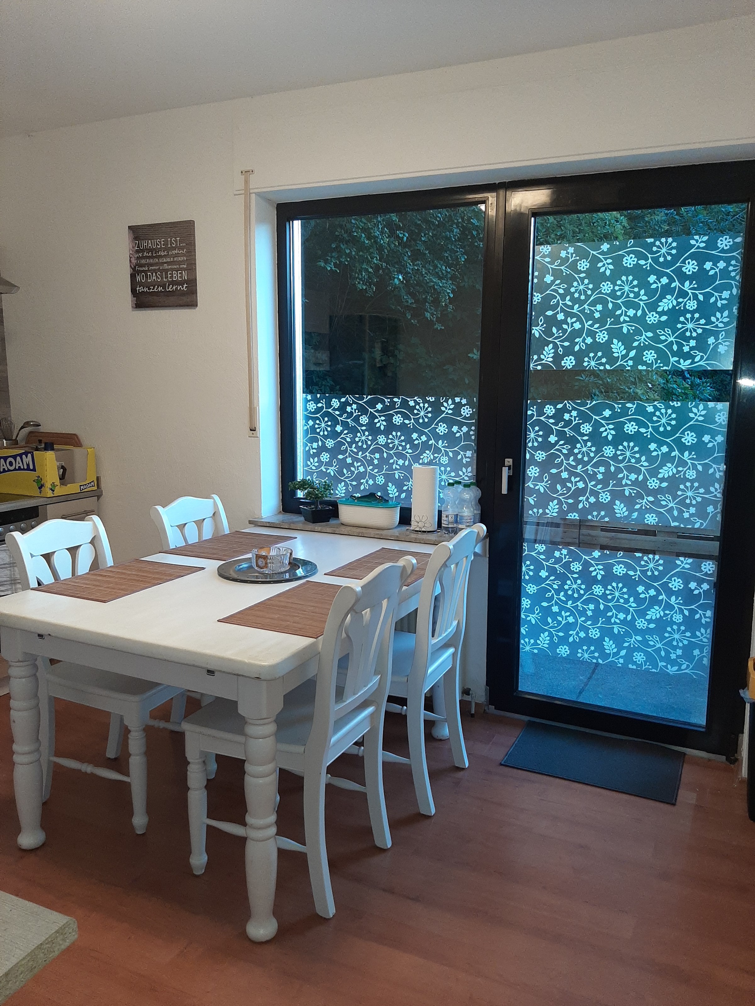 Monteurwohnung - Sinzig - Küche mit Esstisch - Ferienwohnung/Monteurwohnung auf dem Land 