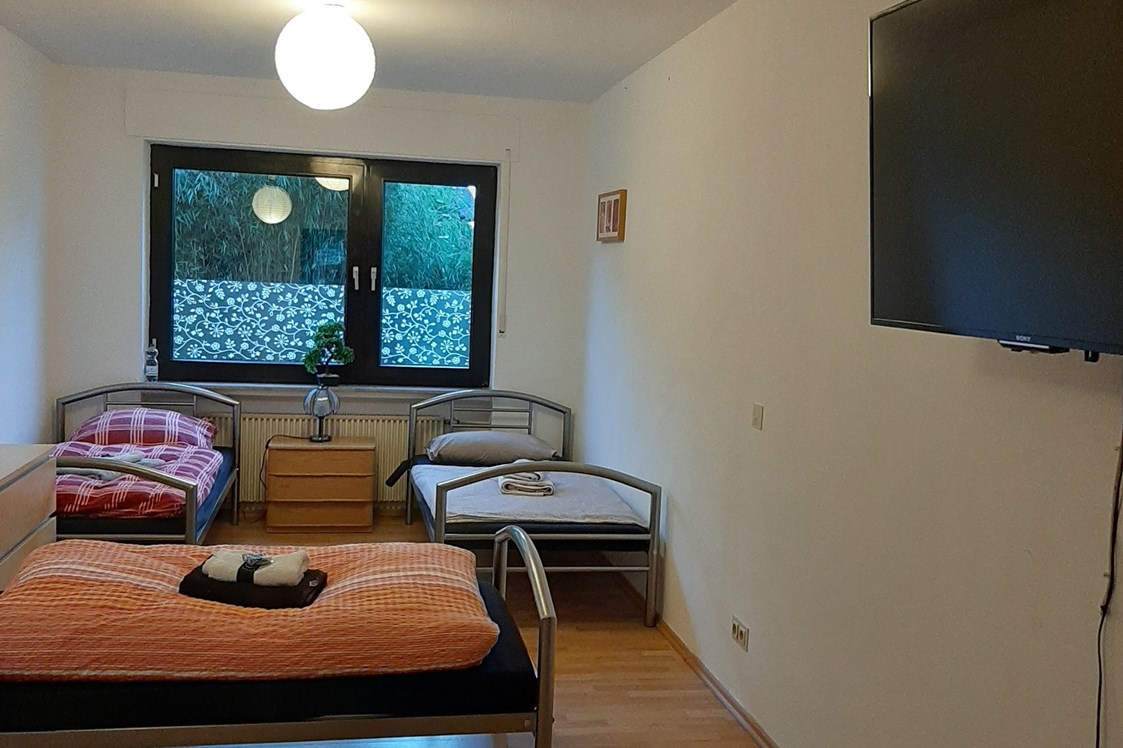 Monteurzimmer: Schlafraum mit Einzelbetten - Ferienwohnung/Monteurwohnung auf dem Land 