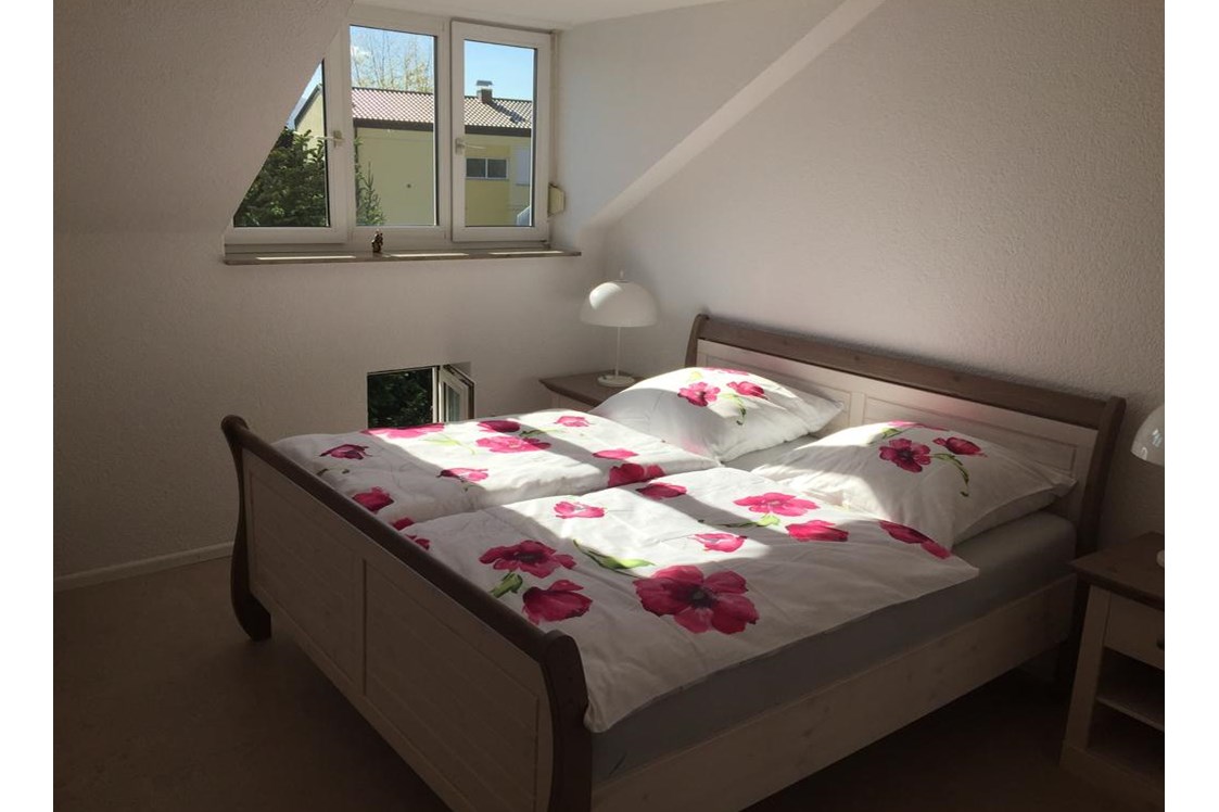 Monteurzimmer: Schlafzimmer mit Doppelbett - Ferienwohnung Sonnenschein