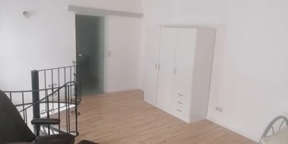 Monteurwohnung - Bettwäsche: Bettwäsche gegen Gebühr - Deutschland - Kleiderschrank  - Monteurzimmer Gilzem