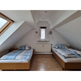Monteurzimmer: Haus "OM", für 1 - 16 Personen, 23 km bis Frankfurt/ M - Nord