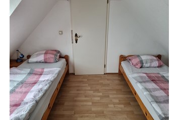 Monteurzimmer: Haus "OM", für 1 - 16 Personen, 23 km bis Frankfurt/ M - Nord