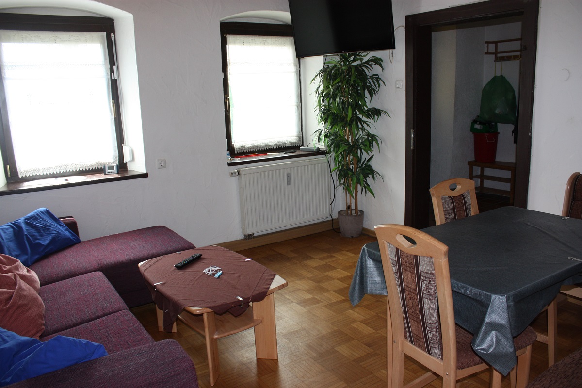 Monteurwohnung - Einzelbetten - Bayern - Wohnzimmer - Monteurwohnung Feierabend