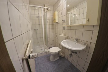 Monteurzimmer: Badezimmer - Schöne Singlewohnung im Herzen von Elsey