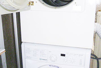 Monteurzimmer: Kostenlose Benutzung unserer Waschmaschine/Trockner im Waschraum möglich. - Landhotel Falkenhof