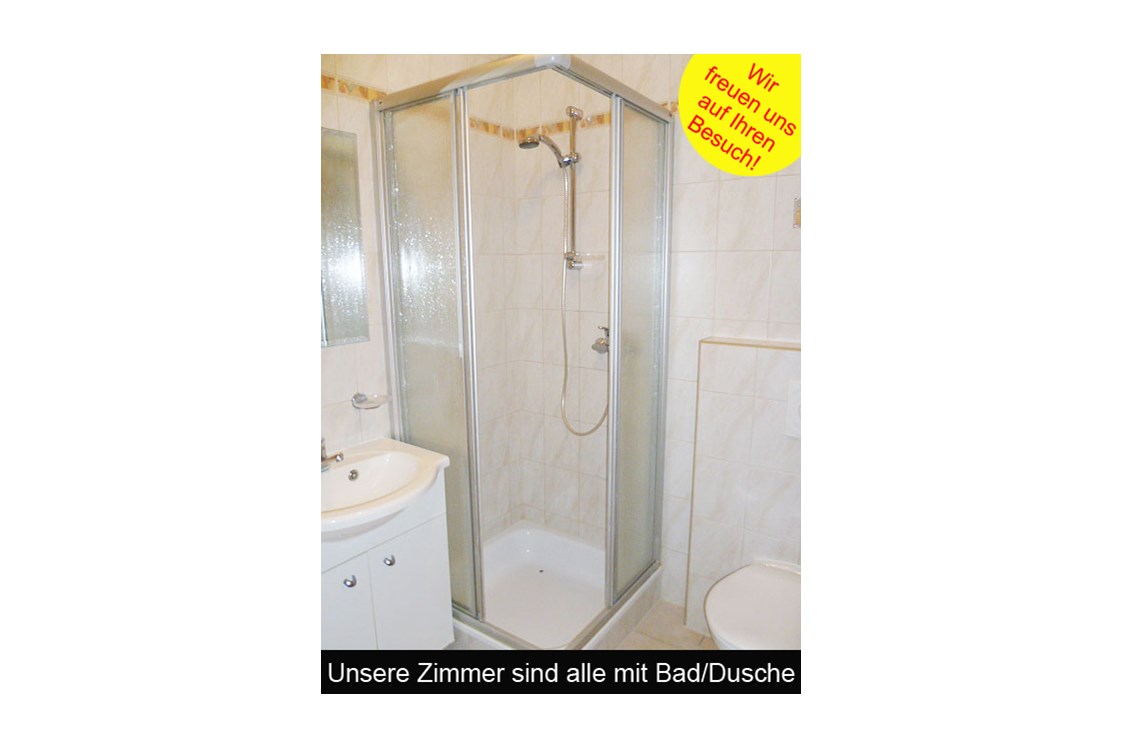 Monteurzimmer: Jedes Zimmer ist meinem geräumigen Bad/Dusche/WC ausgestattet. - Landhotel Falkenhof