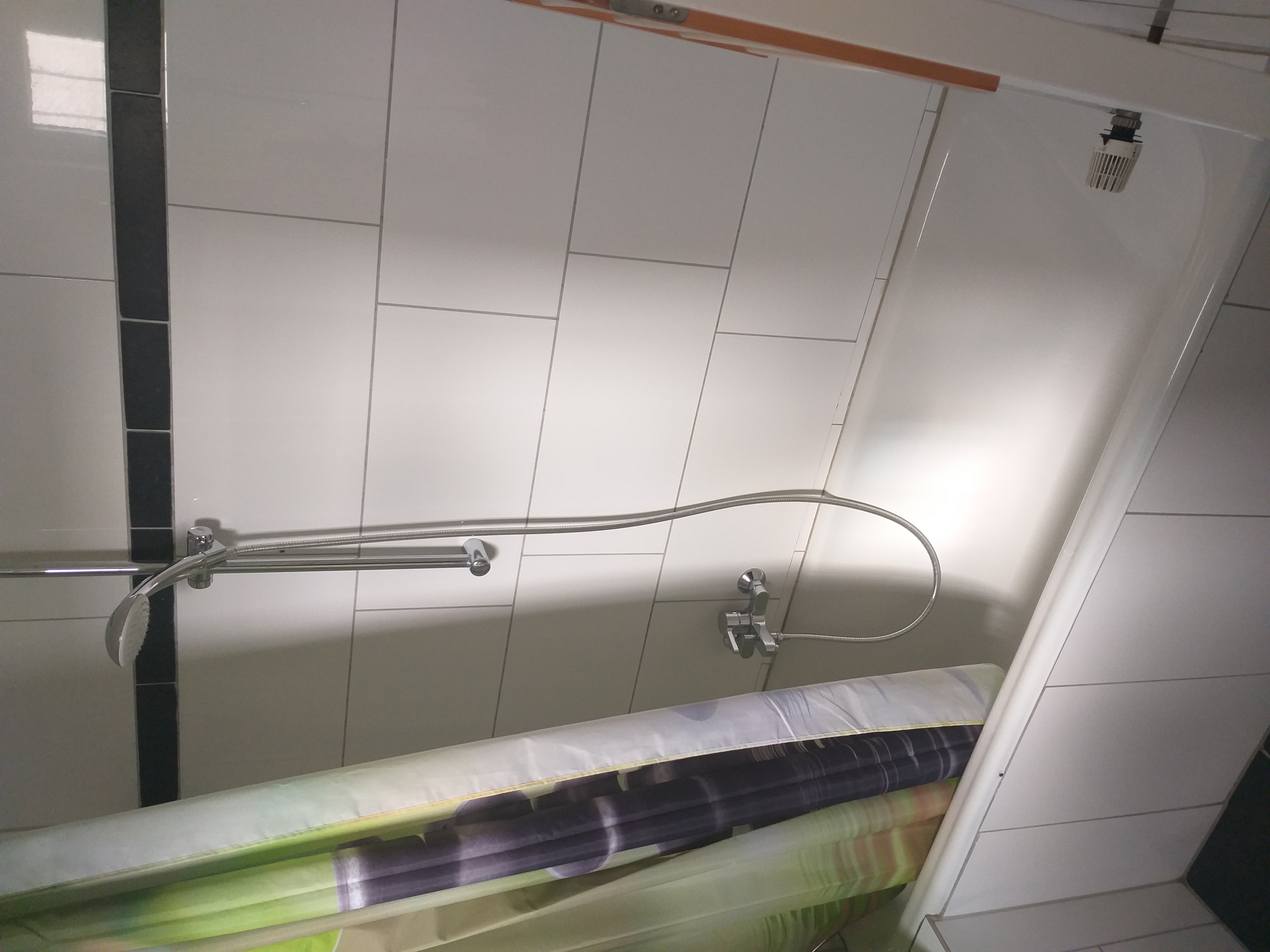 Monteurzimmer: FloorOne - Geräumige, gemütliche Unterkunft in zentraler Lage
