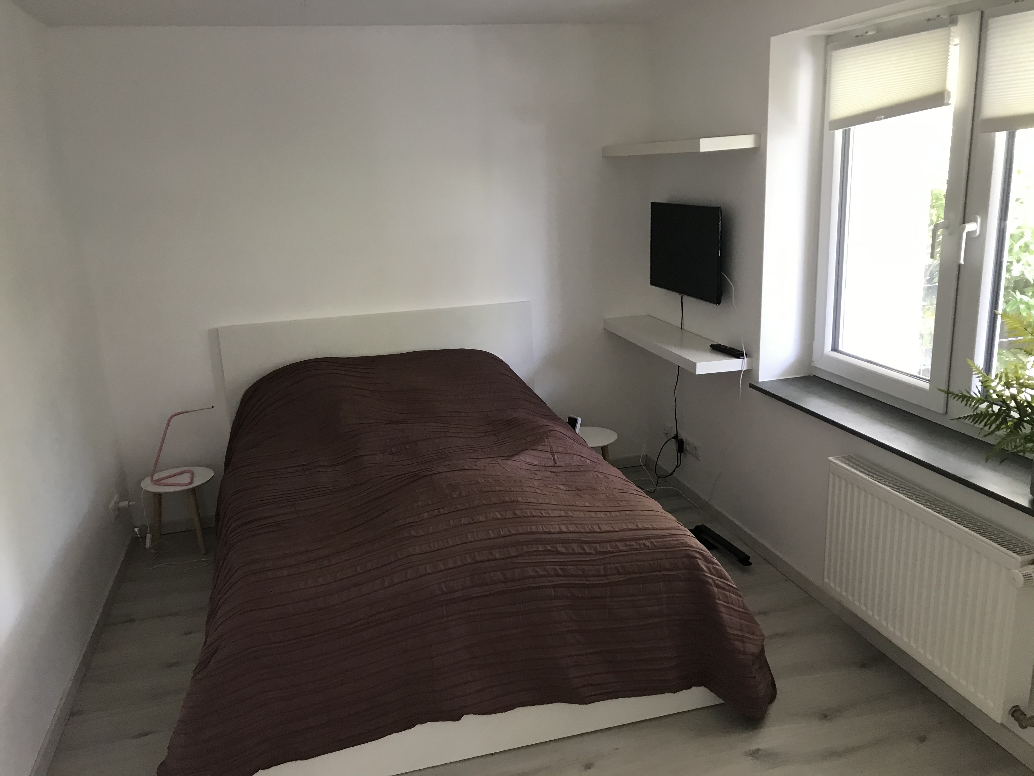 Monteurzimmer: Schlafzimmer mit Doppelbett  - Bonn, Bunsenstraße Verkehrsgünstig nach Bonn und Köln