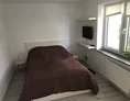 Monteurzimmer: Schlafzimmer mit Doppelbett  - Bonn, Bunsenstraße Verkehrsgünstig nach Bonn und Köln