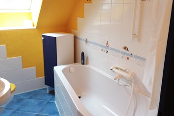 Monteurzimmer: Badewanne mit Duschvorhang - Kochel/Monteurwhg. 45 qm 2 Pers.in Gifhorn