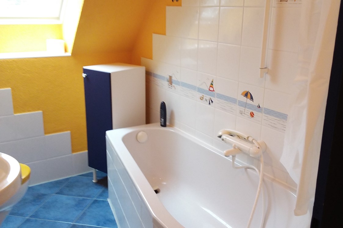 Monteurzimmer: Badewanne mit Duschvorhang - Kochel/Monteurwhg. 45 qm 2 Pers.in Gifhorn