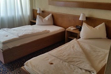Monteurzimmer: Zimmer mit zwei Einzelbetten - Hotel Tannenhof