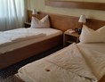 Monteurzimmer: Zimmer mit zwei Einzelbetten - Hotel Tannenhof