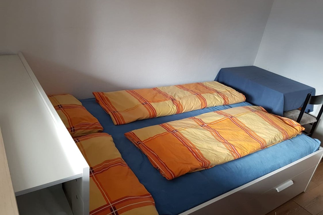 Monteurzimmer: Beispiel für Doppelbett - Schwaigern bei Heilbronn 2 Zimmer in Einfamilienhaus 