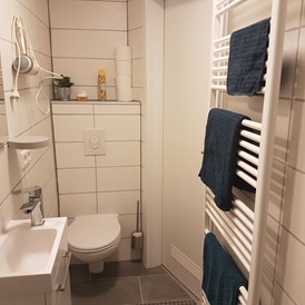 Monteurzimmer: Ferienwohnung 1 - Bad mit WC und Dusche - FeWo Noherr