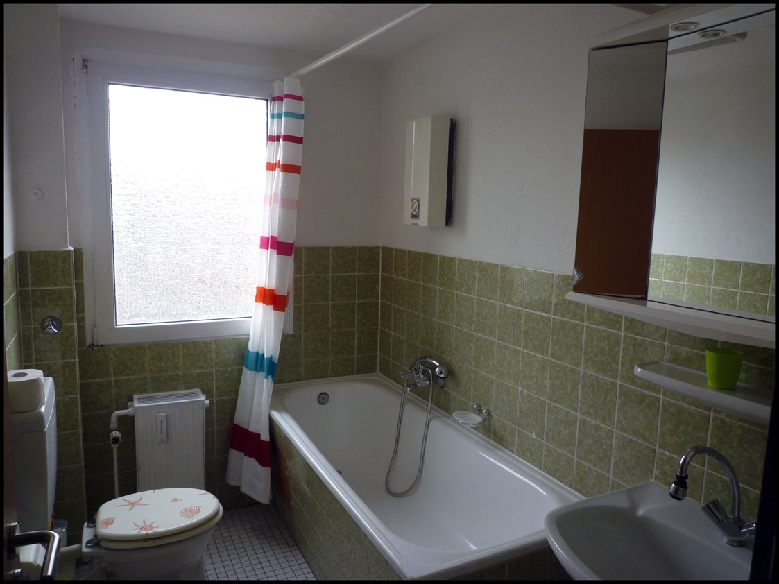 Monteurzimmer: Badezimmer der Monteurwohnung Duisburg - Alfa-Wohnung