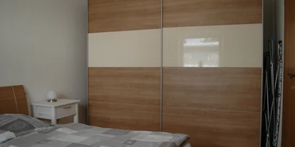 Monteurwohnung - Oberhausen (Oberhausen, Stadt) - Schlafzimmer unten - Ferienwohnung Alstaden