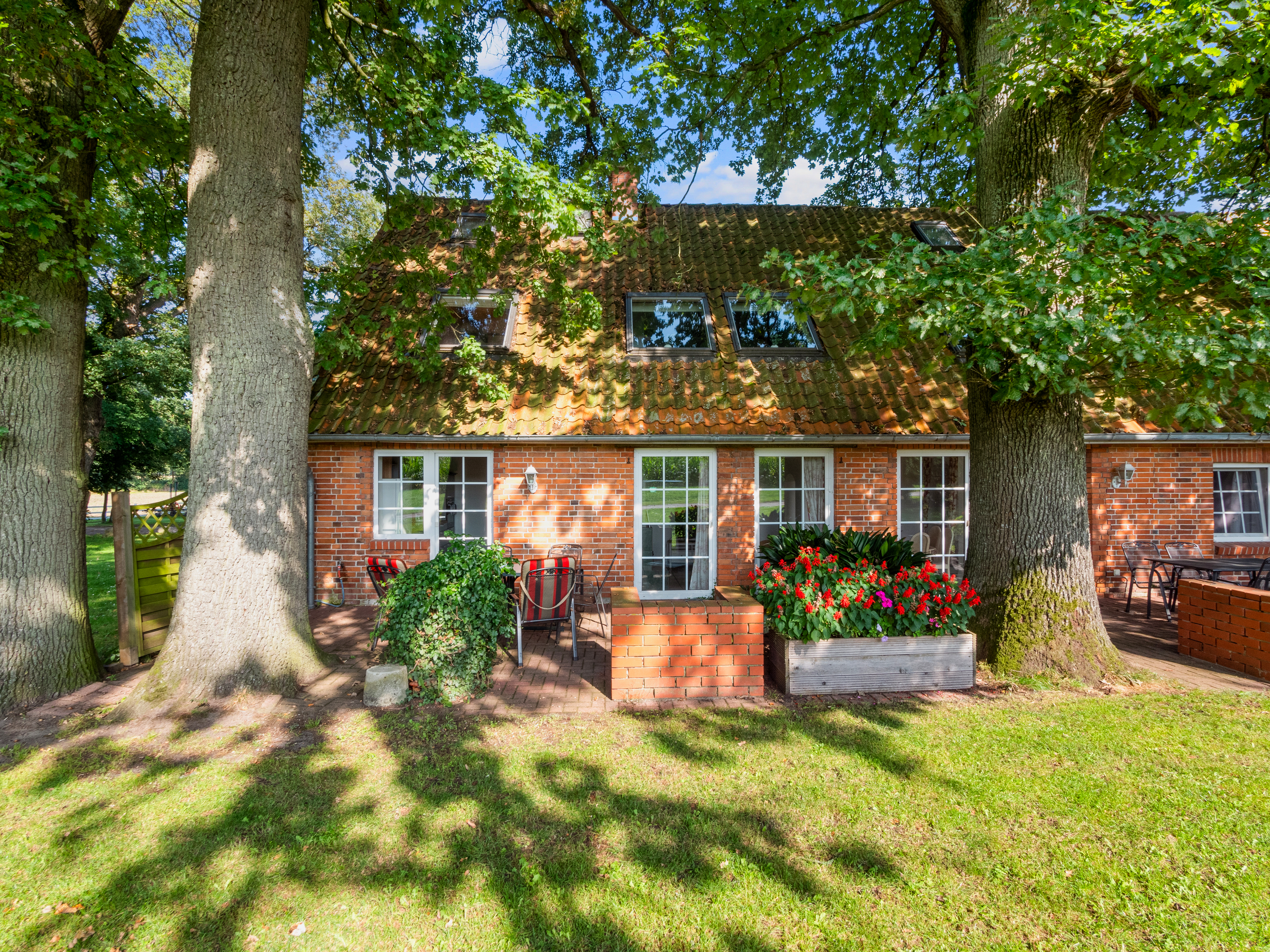 Monteurwohnung - TV - Niedersachsen - Alle unsere Wohnungen verfügen über eine Terrasse ins Grüne mit Gartenmöbeln und Grillstelle - Unterkunft bei Famile Bokeloh
