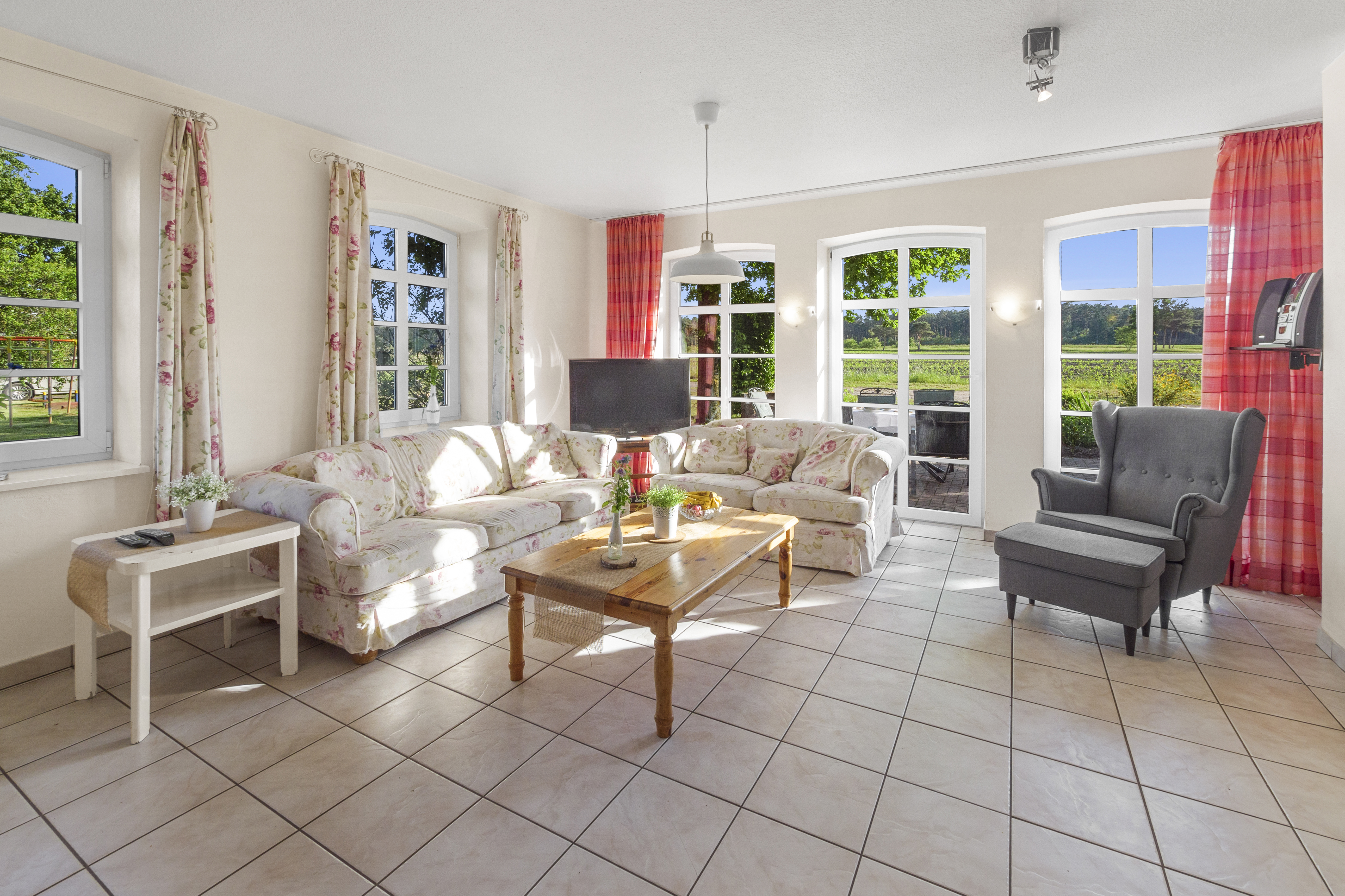 Monteurzimmer: Wohnzimmer Ole Peerstall - Unterkunft bei Famile Bokeloh