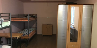 Monteurwohnung - PLZ 04109 (Deutschland) - Vermieten Monteurzimmern für Max 40 Leute und Ferienwohnung in Leipzig (Schönefeld , bzw. Neustadt), Vollmöbeliert.Küche, Wc , Waschmaschine, Kühlschrank usw. vorhanden.
Inkl. Bettwäsche. 300€/ Monat pro Person.
Anfragen bitte per E-Mail erstmal. Ab sofort. - Infinity’s