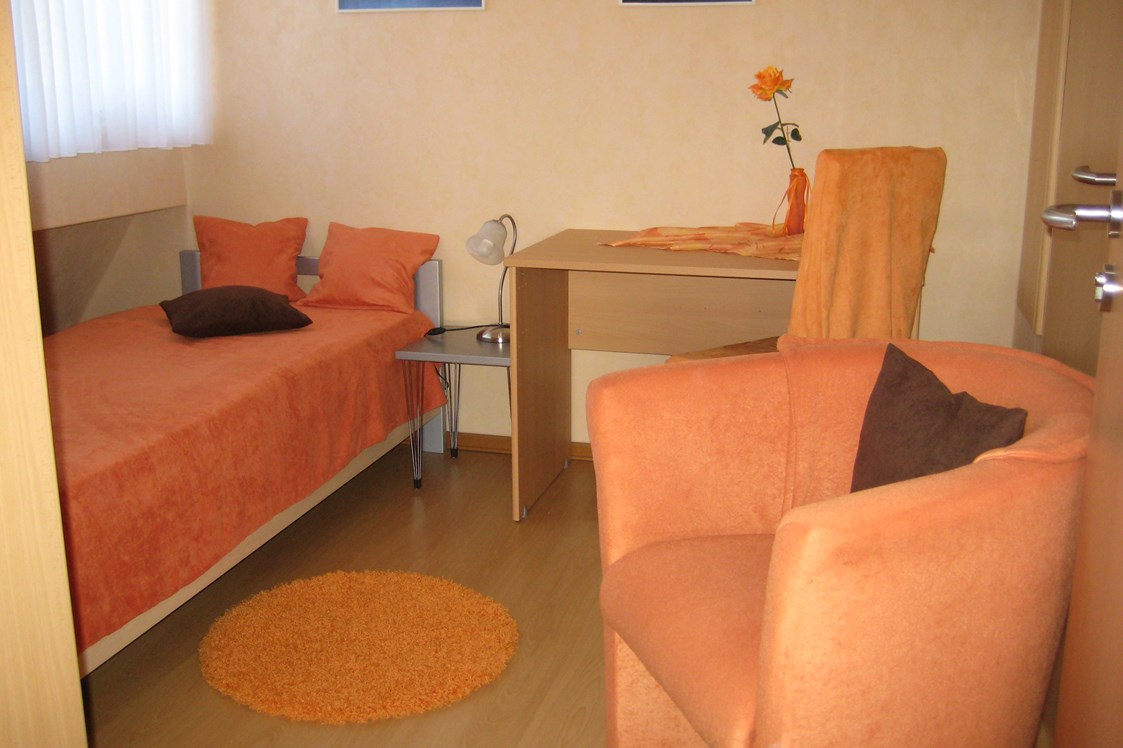 Monteurzimmer: Bei Verfügbarkeit ein weiteres Einzelzimmer  - Ferienwohnung OG