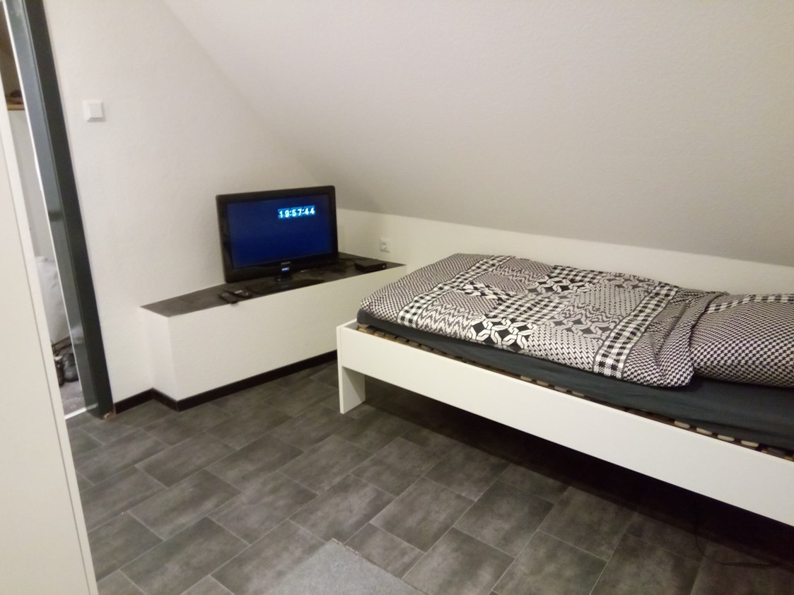 Monteurzimmer: Zimmer Bett Fernseher - Pension Anette